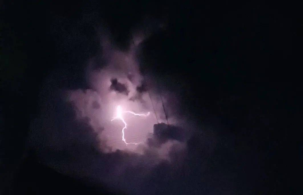 昨夜，徐州天空拍到罕见的一幕！“嘘，我在焊我的UFO”